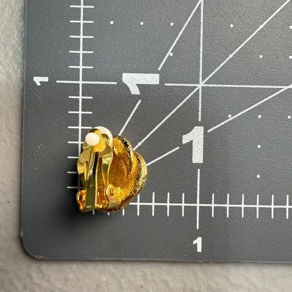 Gold Tone Clip On Earrings Faux Pearl Twisted Design Classic Elegant - Picture 4 of 4